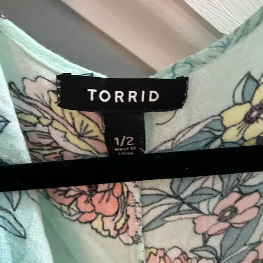 Torrid Light Blue Floral Open Front Circle Kimono. Sz 1X/2X